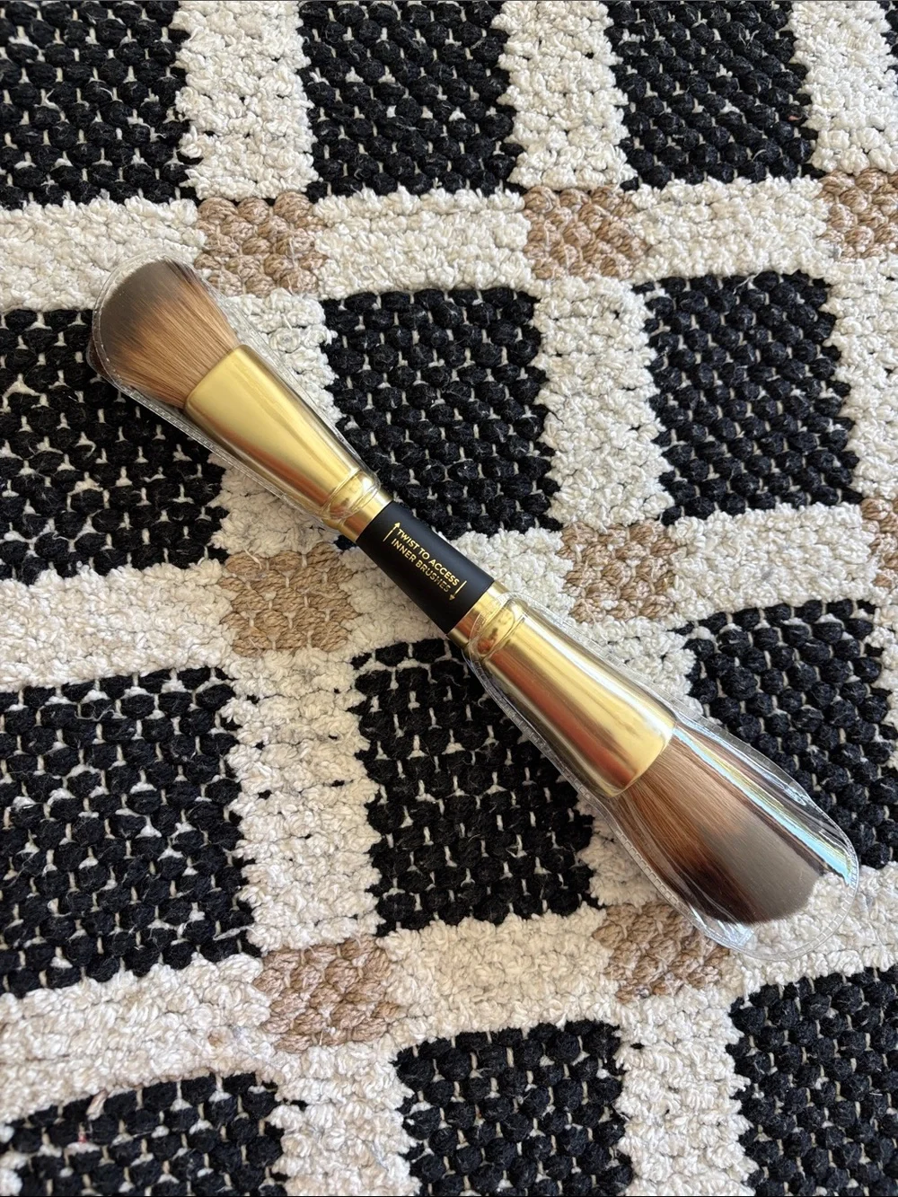 Laura Geller Dual-Ended 4-in-1 Makeup Brush - brand new!